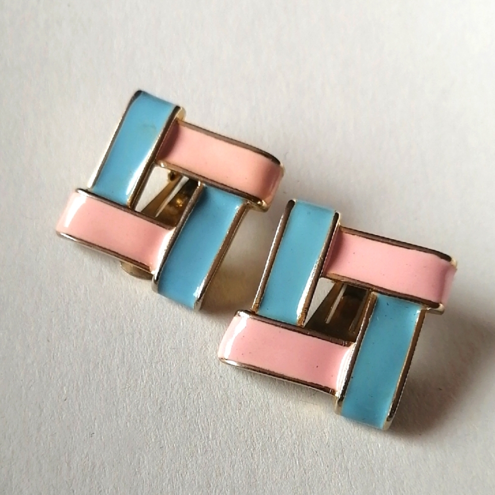 Vintage 1984 Signed Mimi Di N Baby Pink Baby Blue Enamel Goldtone Clip Earrings